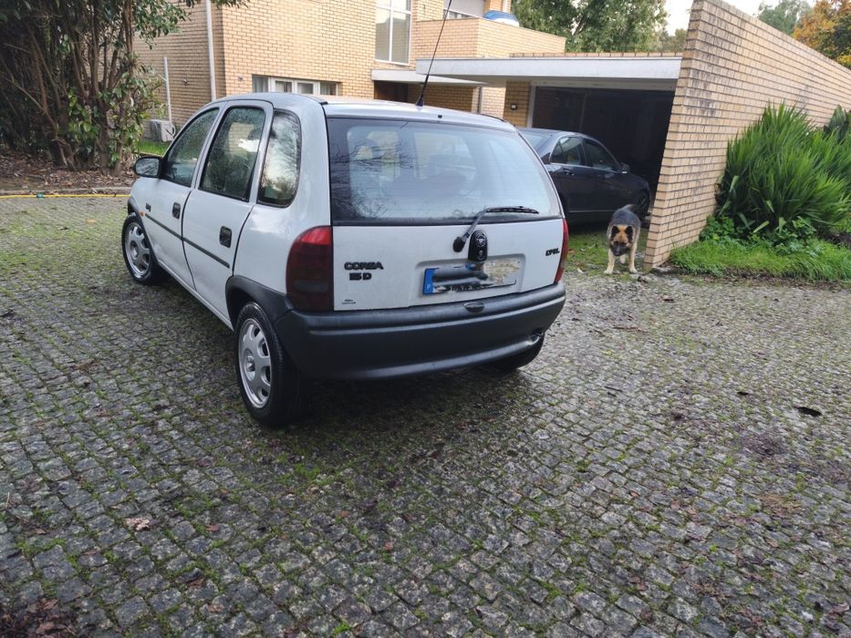 Opel corsa B 1.5 D  5 lugares ( LER ANÚNCIO )