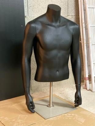 Busto masculino - medida M - porte musculado