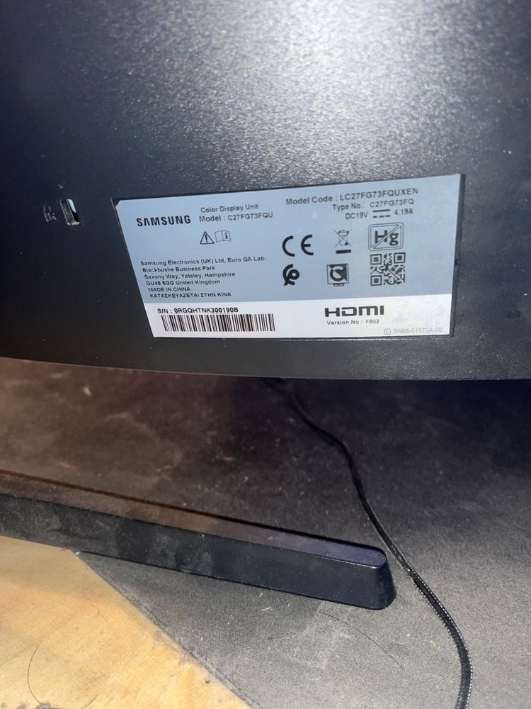 Monitor Samsung LC27FG73FQUXEN