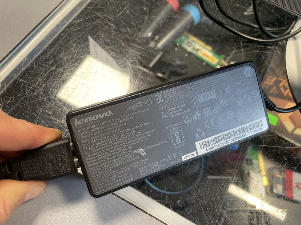 Super kompik lenovo z monitorem aio 520 8gb 256 ssd i3-7gen win 11