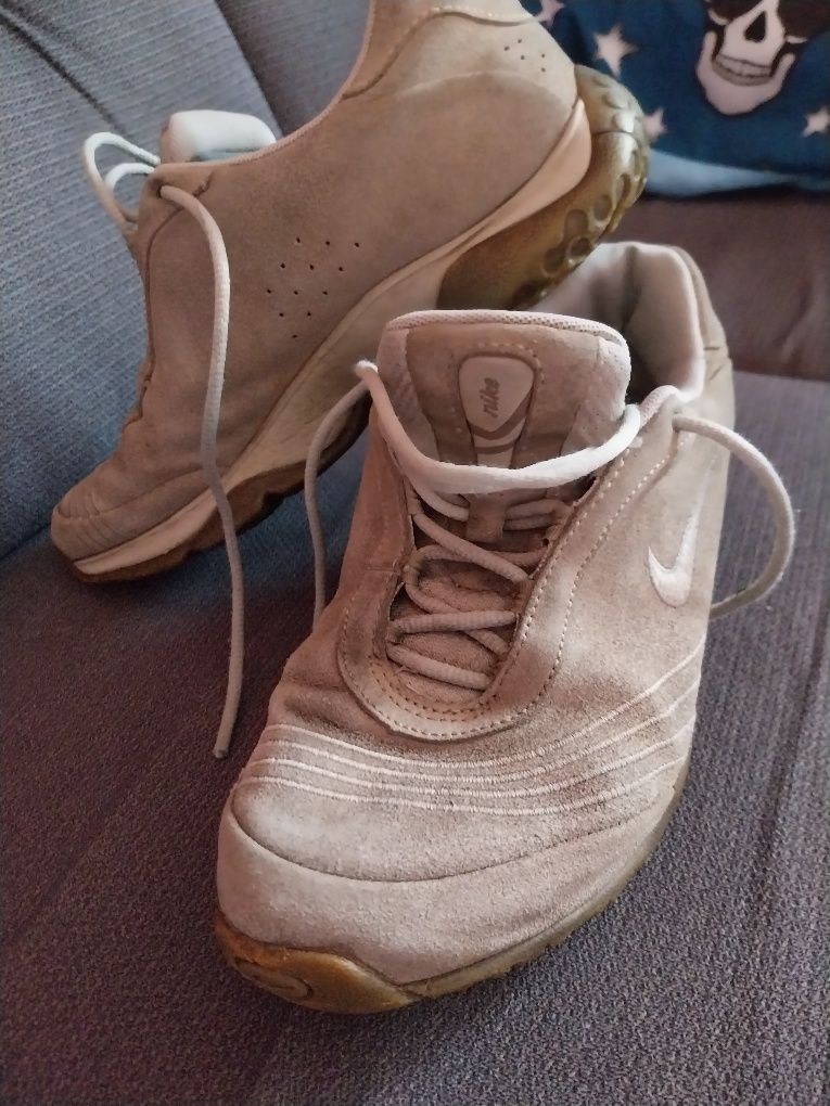 Zamszowe męskie buty nike