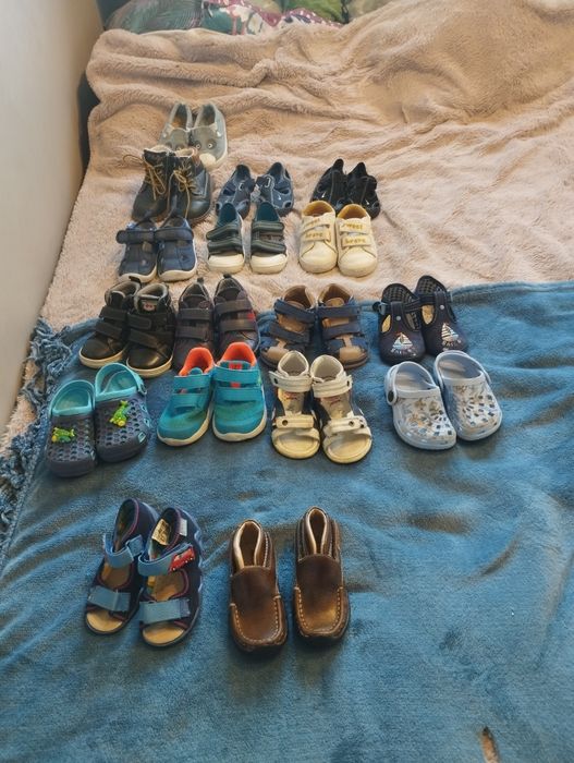 Sprzedam 17 par bucików dla chłopca od 20-24 markowe