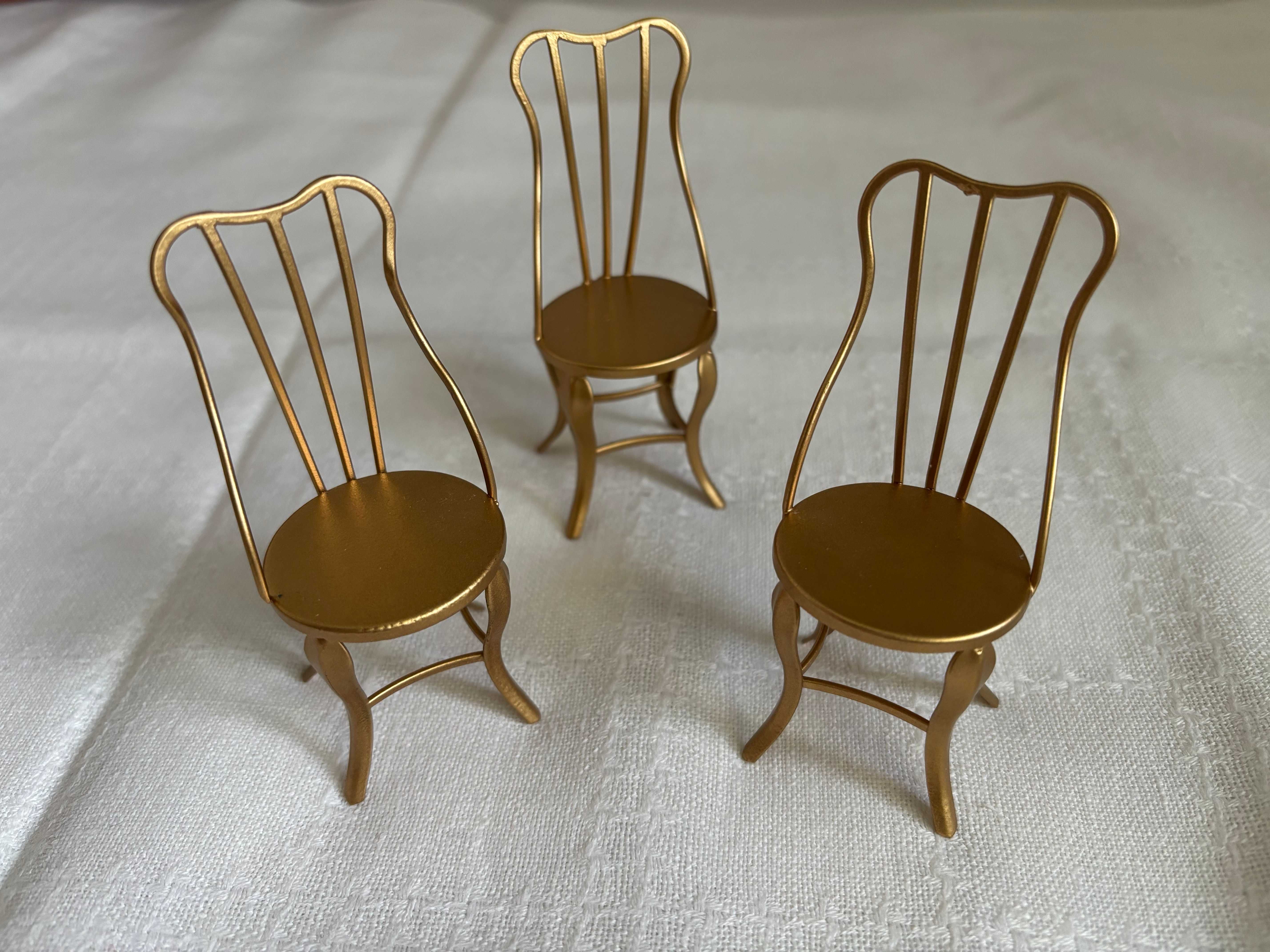 3 złote krzesełka vintage dla myszek firmy Maileg