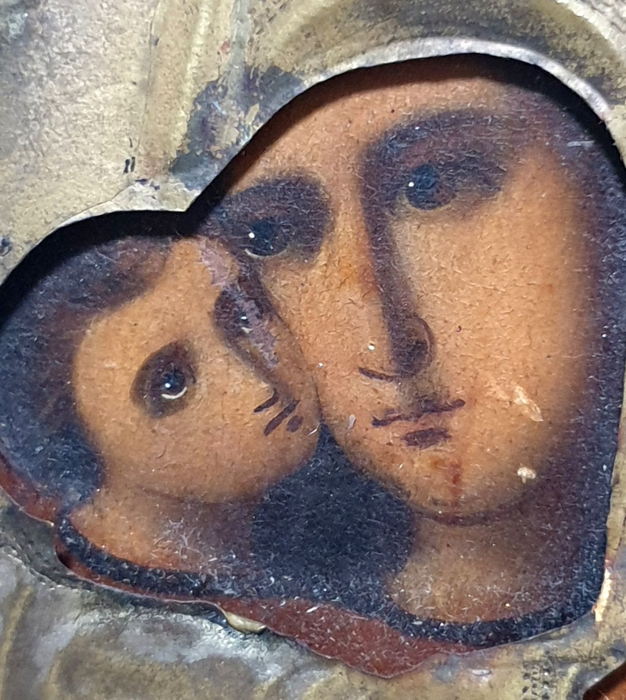 Antigo Ícone russo com a imagem da Nossa Senhora com o Menino