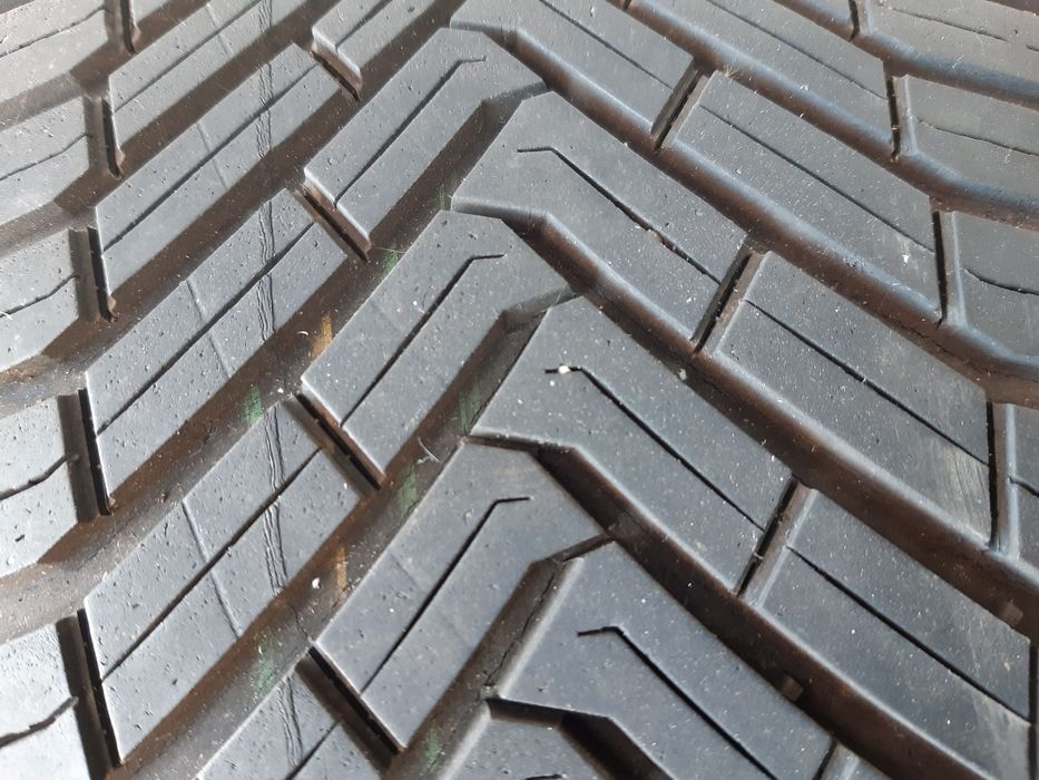 Całoroczne 225/45R17 Continental Montaż