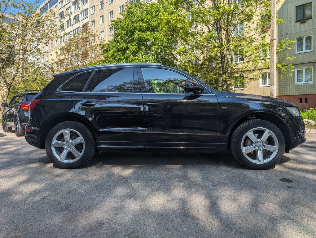 Продаж автомобіля AUDI Q5