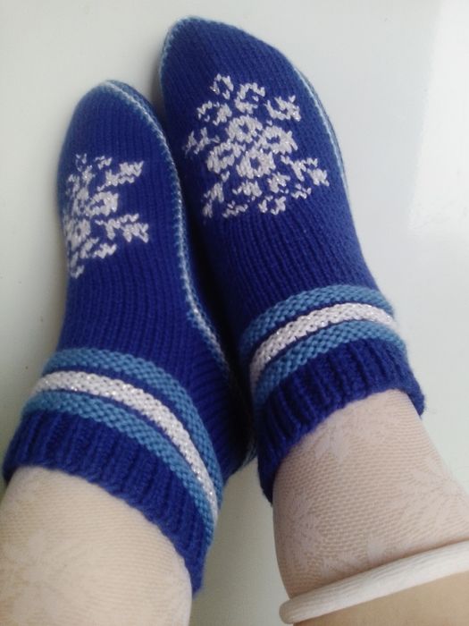 Продам вязаные носочки и следочки.