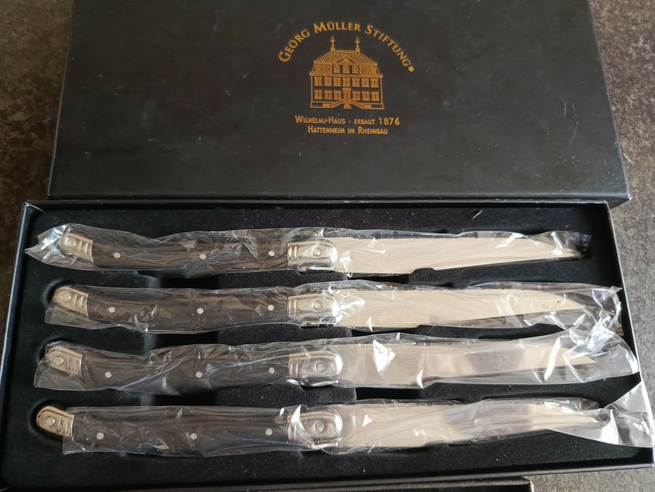 Noże do steków i otwieracz do wina