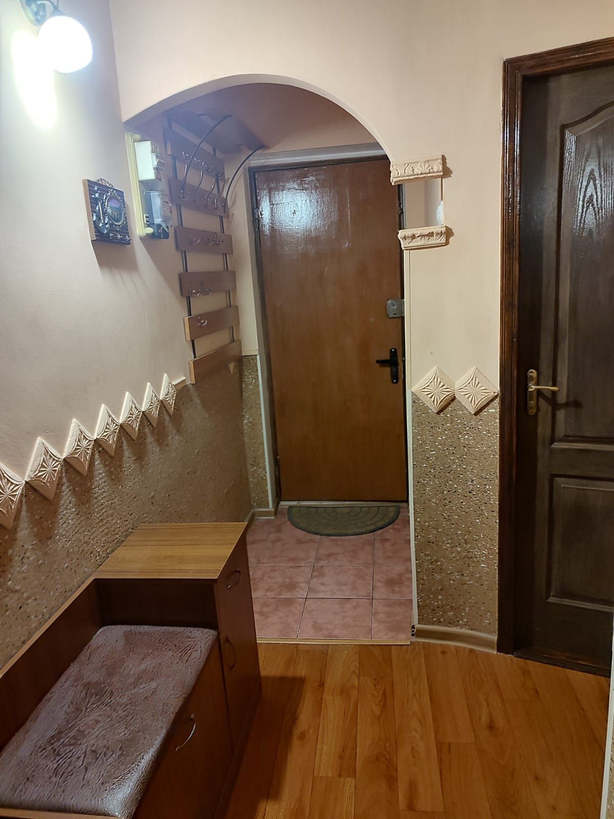 Здається одна кімната у двокімнатній квартирі