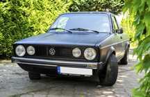 VW Caddy ’87 – czarny mat, 85 tys. km, gotów na nowe przygody!