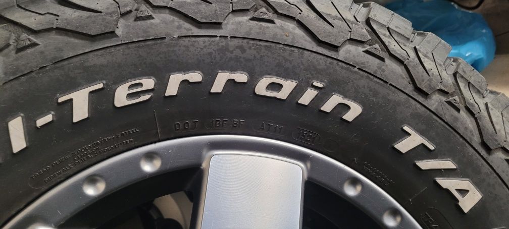 Opony 285/70R17   T/A