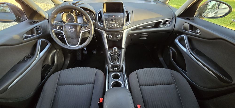 Śliczna Zafira 7osobowa Hak Grzana kierownica