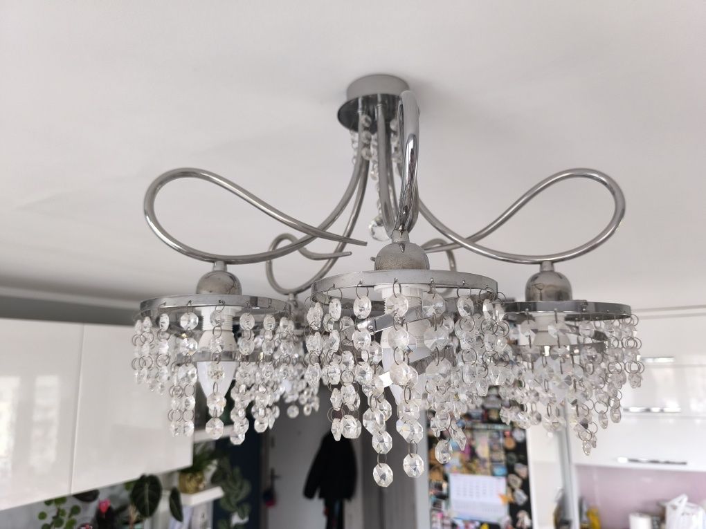 Lampa z kryształkami