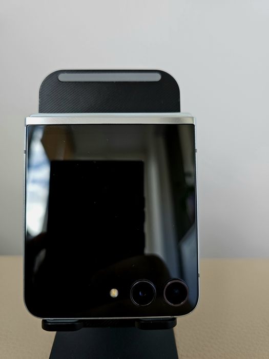 Samsung Galaxy Flip 5 8/256 Live Demo Unit