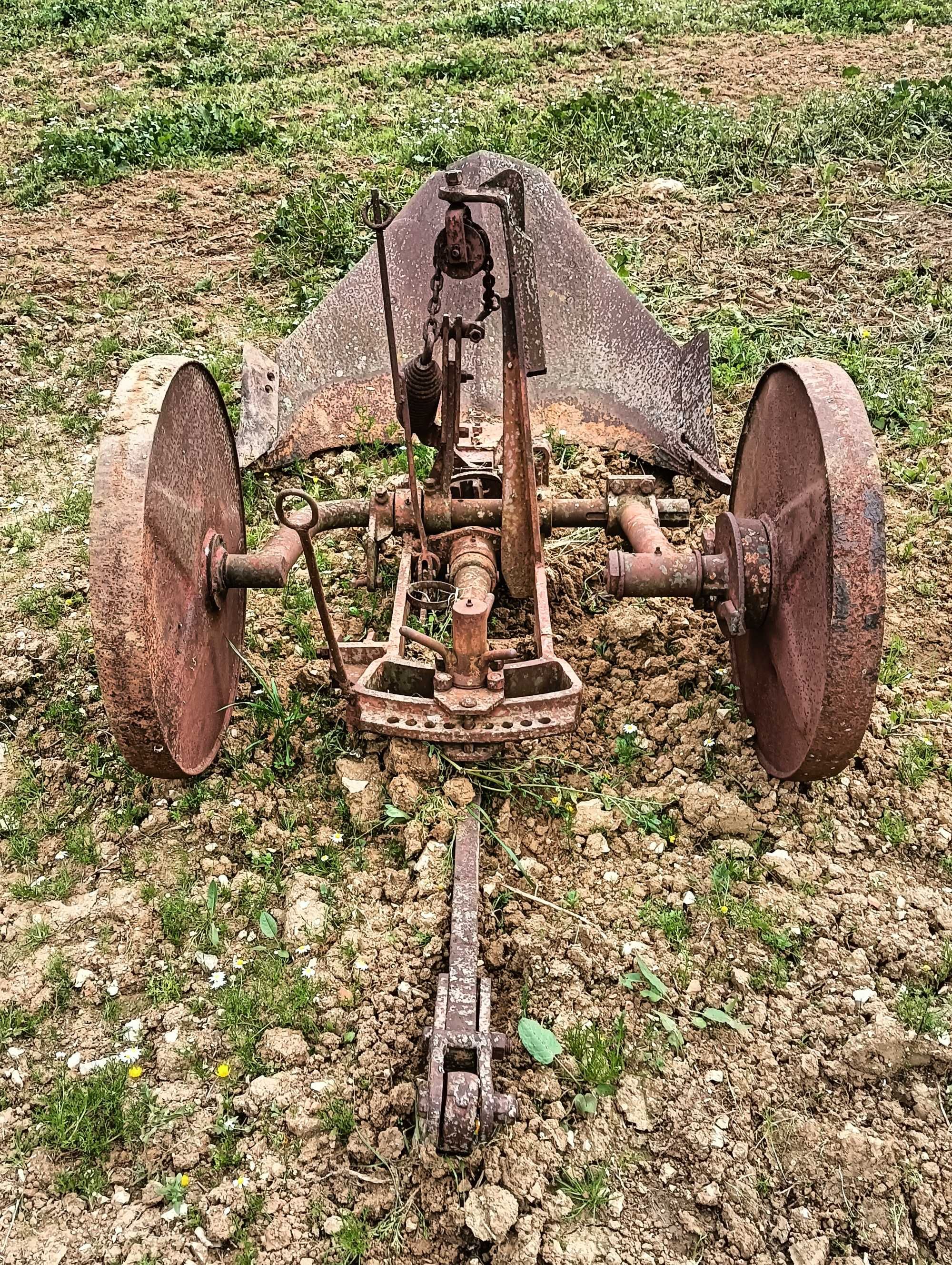 Tractor Agrícola Internacional TD6 e charrua