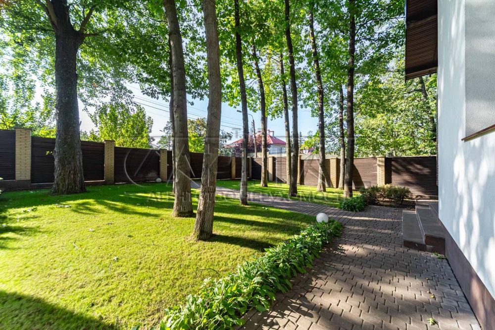 Пропонується в оренду чудовий будинок площею 300м2