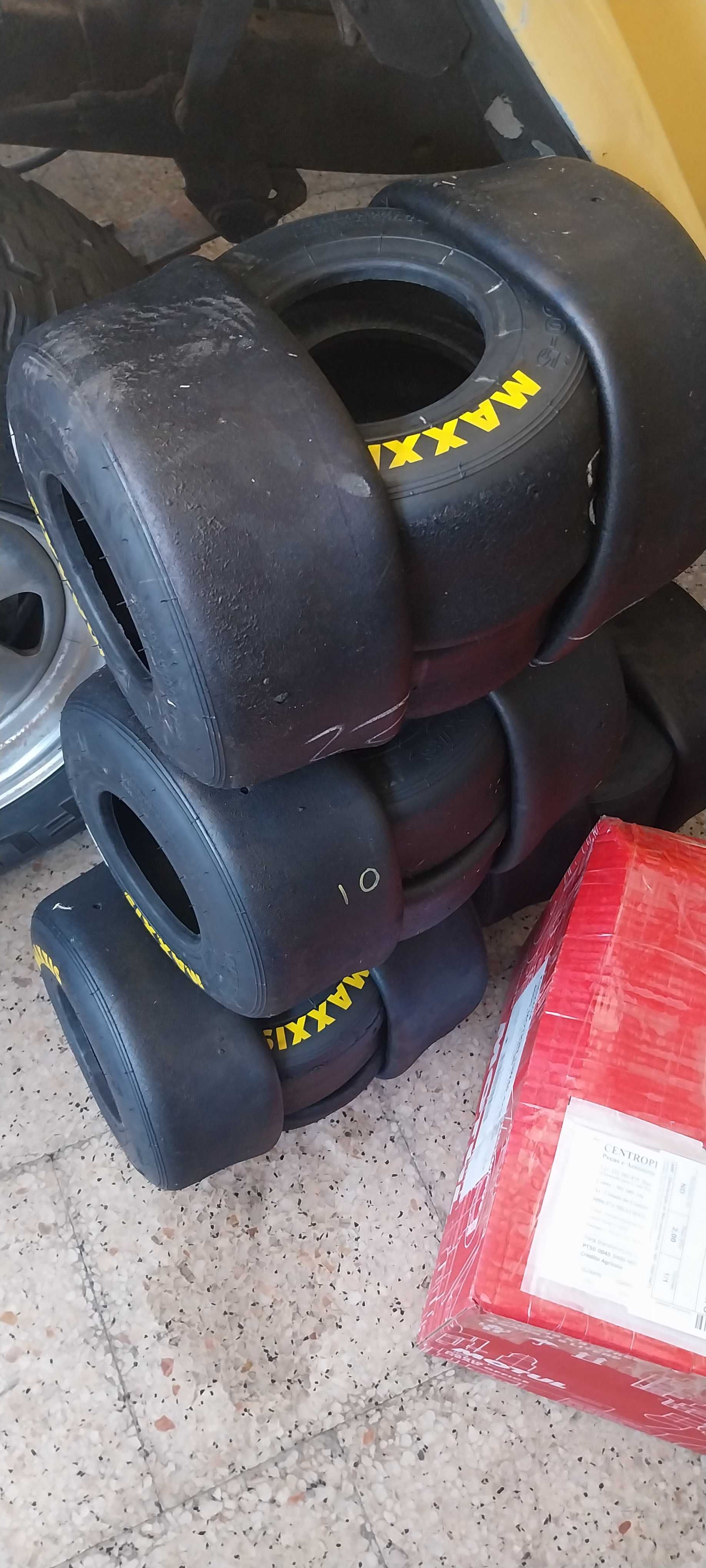 Karting - Pneus MAXIS como novos