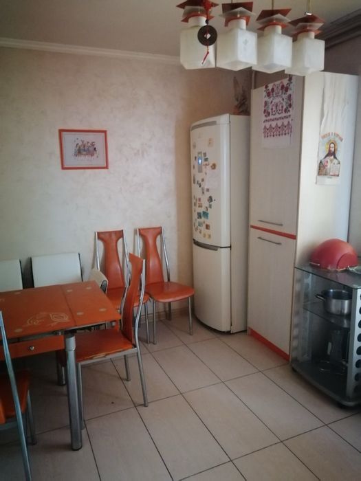 4кімнатна початок Харківськоі можна на короткий терміе