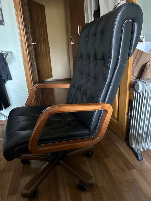 Офісне Шкіряне крісло