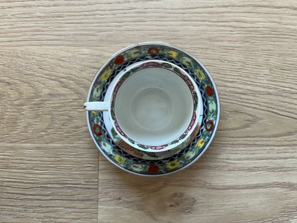 Chávena de café e pires motivos orientais