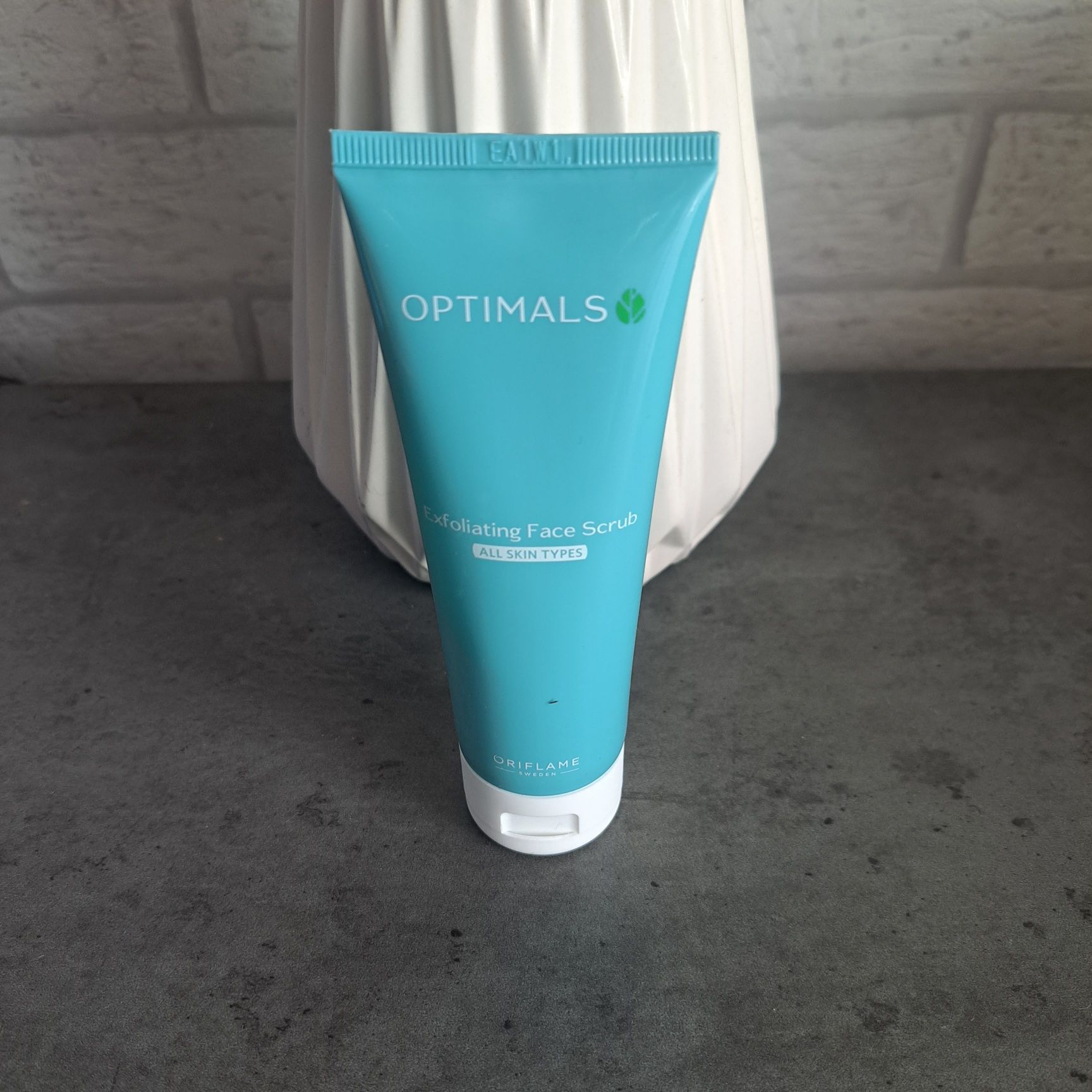 Scrub do twarzy Optimals Oriflame