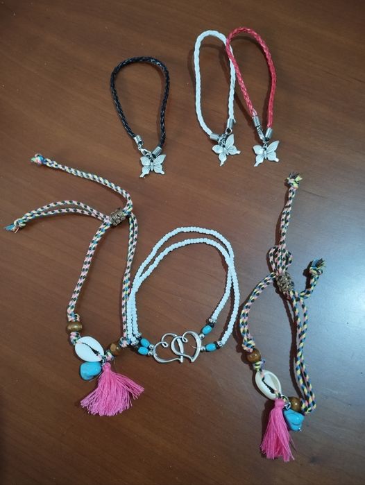 Pulseira e colares novos