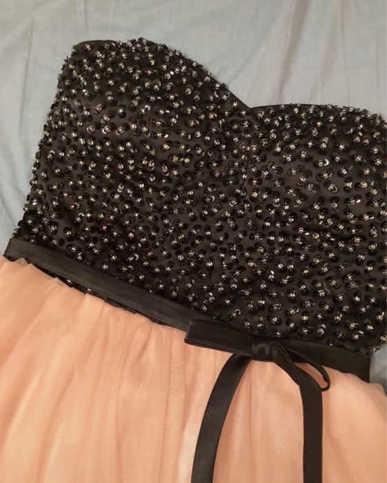 Zjawiskowa sukienka z cekinami i tiulem na studniówkę, wesele