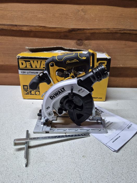 Dewalt Pilarka DCS512