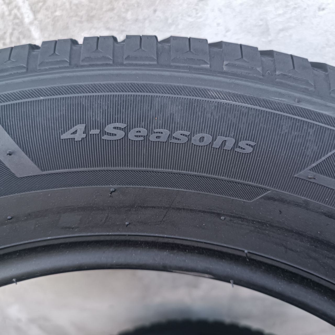 Всесезонні шини Hankook Kinergy 225/60 R17