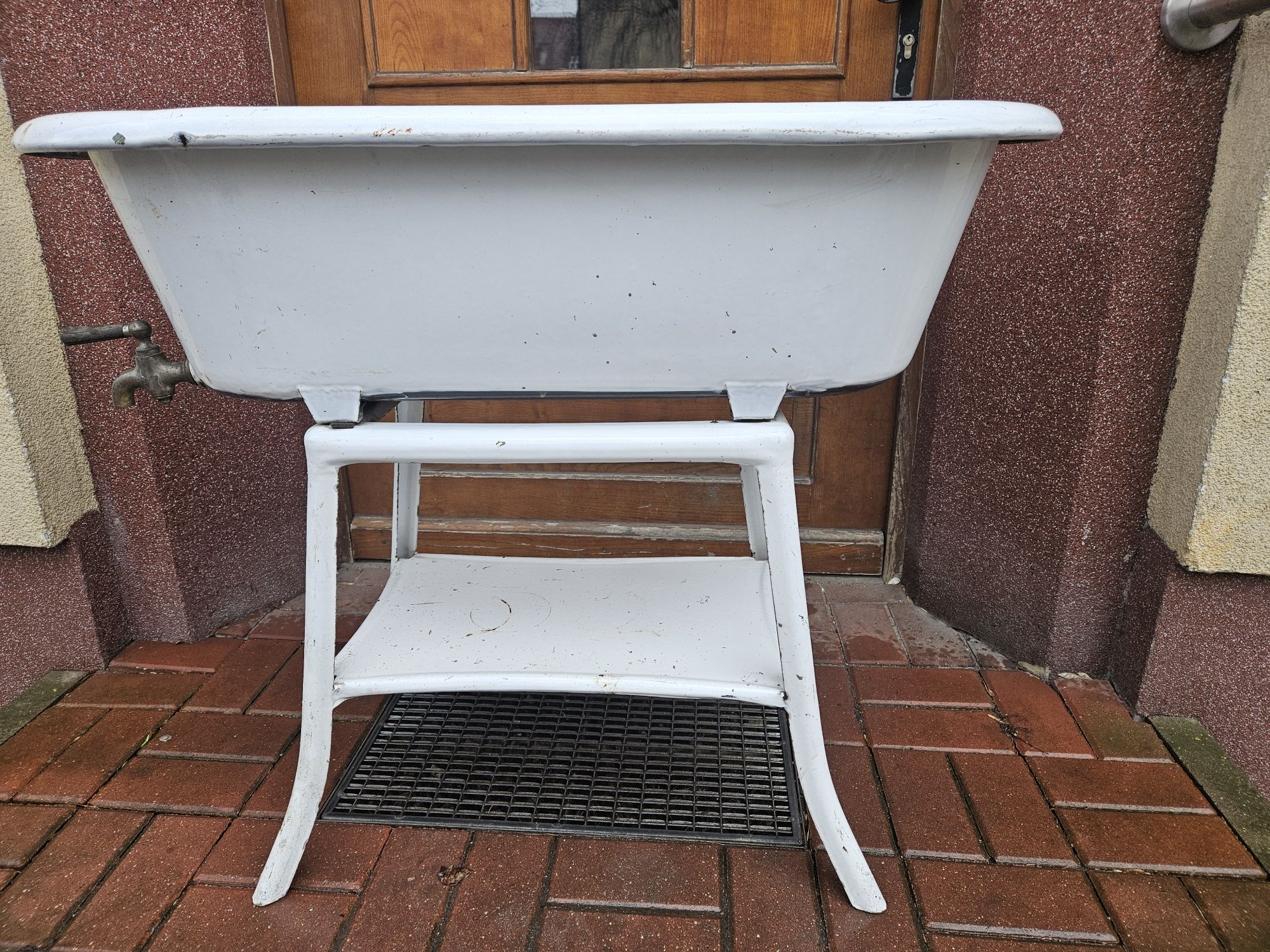 Zabytkowa, stara  wanienka emaliowana
