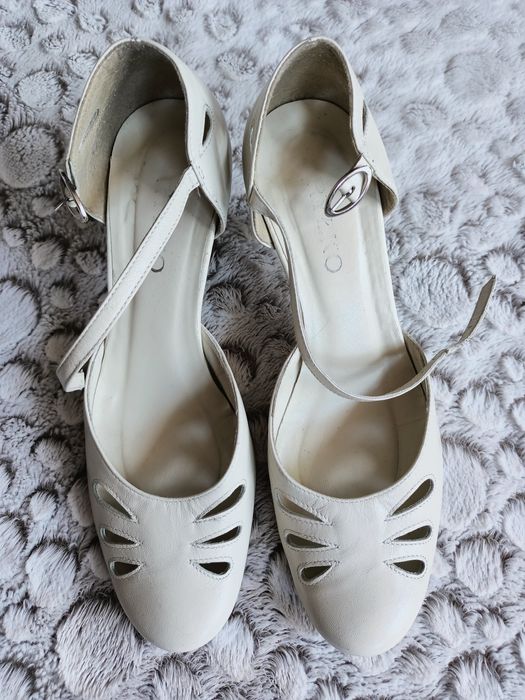 Buty skórzane Ryłko 37,5 38 białe kremowe ślubne wesele