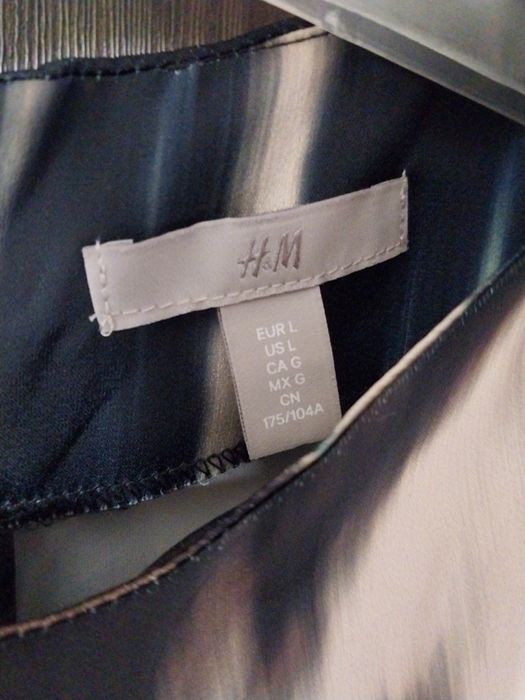 Жіноче плаття продається