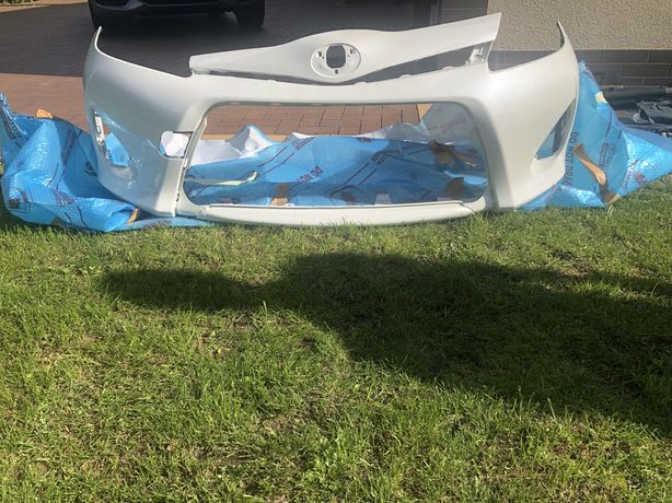 Toyota Yaris III Hybrid zderzak nowy