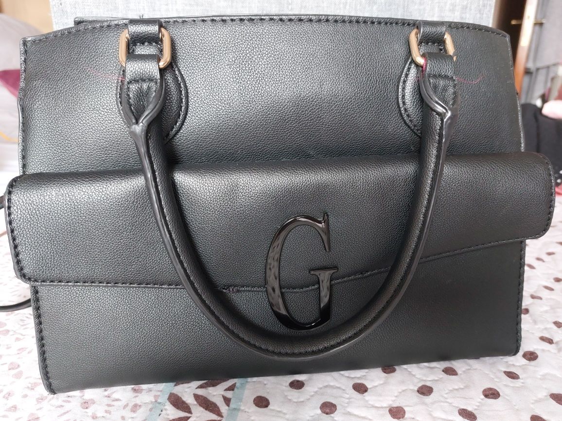 Bolsa de ombro ou mão  Guess