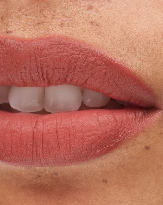 Batom Glossier G Suit Curve – PORTES INCLUÍDOS