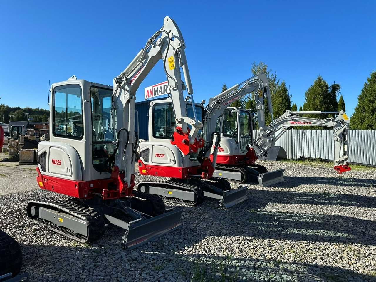 Japońska minikoparka Takeuchi TB225  2400kg  kubota cat yanmar