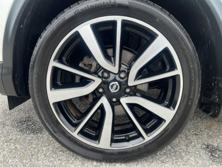 Nissan Rogue Sport SL      2017