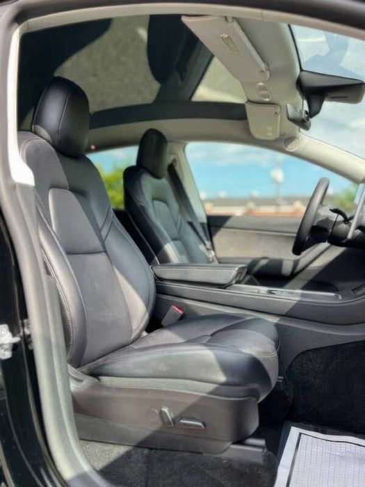 Tesla Model Y Long Range      2022