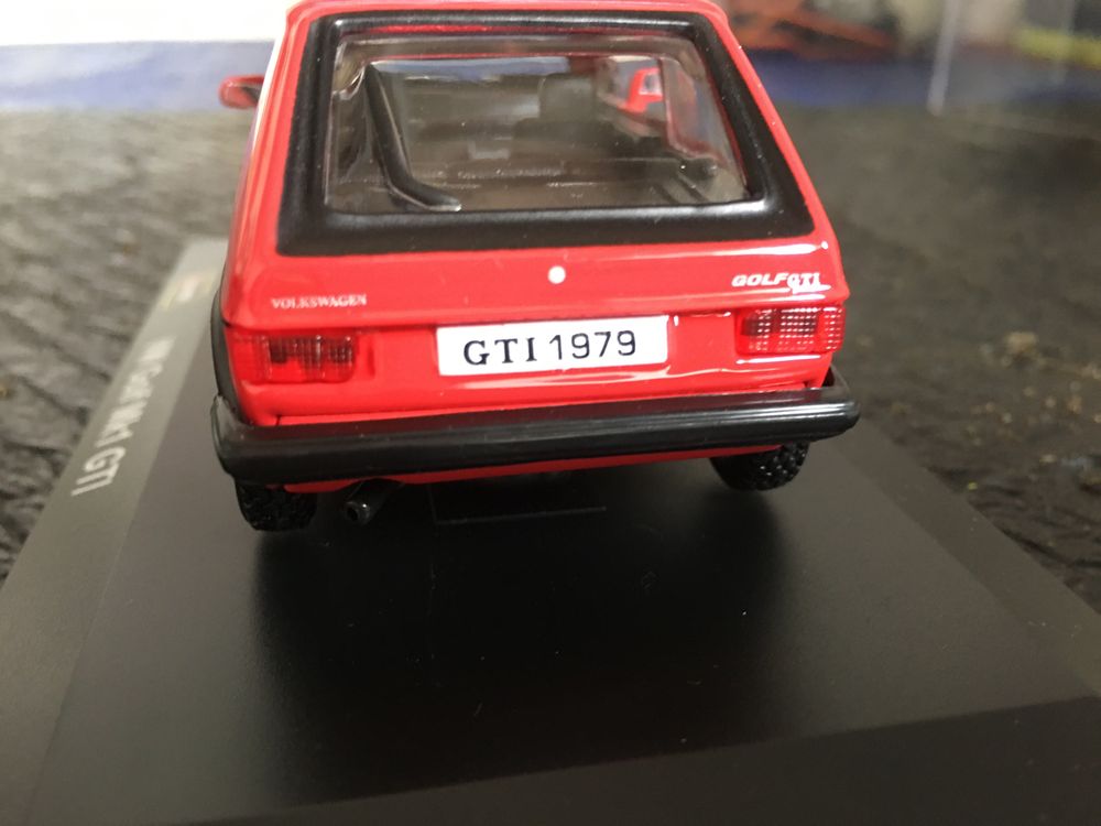 Miniatura VW Golf 1 GTI escala 1/32