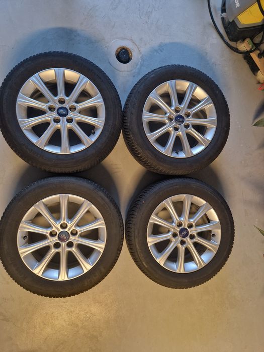 Koła zimowe 215 55 r 16 ford 5x108 et50