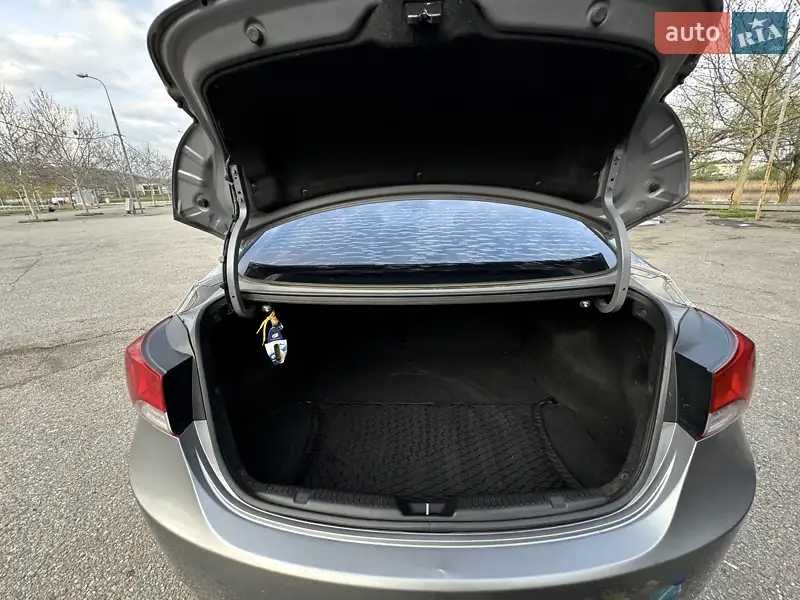 Продаю Hyundai Elantra MD 2011, механіка 1,8 з ГБО
