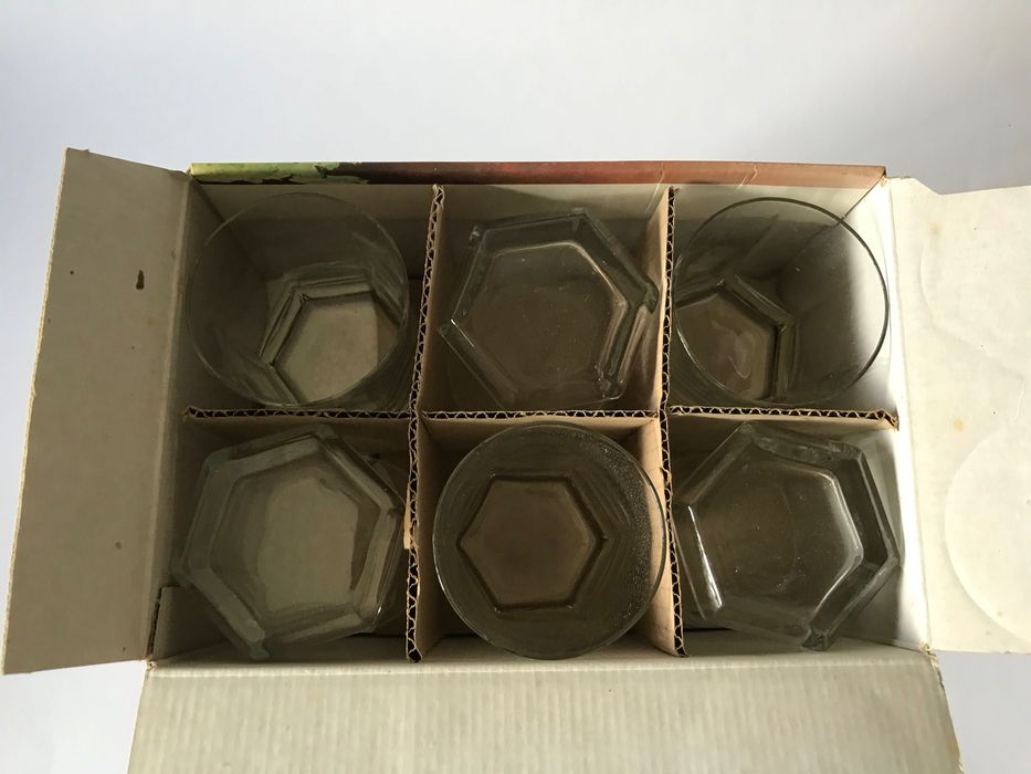 Balde de gelo e copos