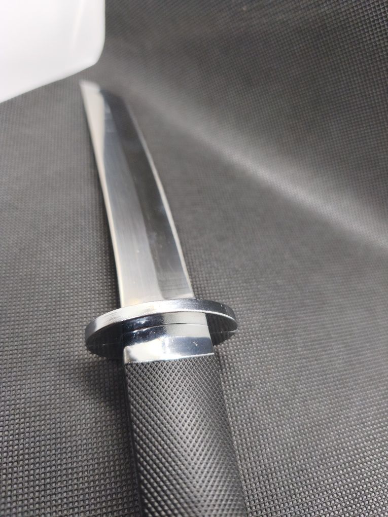 Faca estilo wakisashi como Nova
