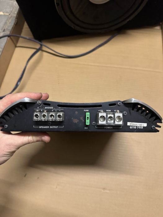 Продам сабвуфер с усилителем JBL