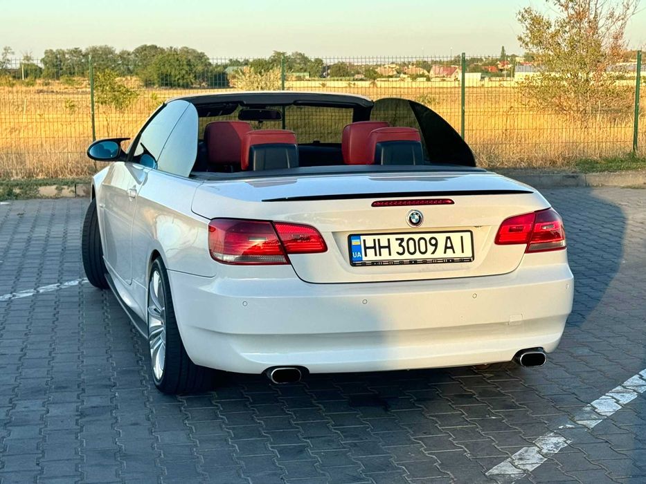BMW 320i Cabrio E93