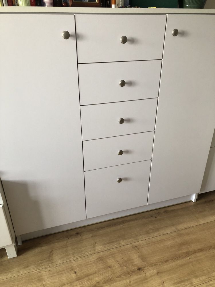 Komoda biala w dobrym stanie, pojemna, odbior osobisty.