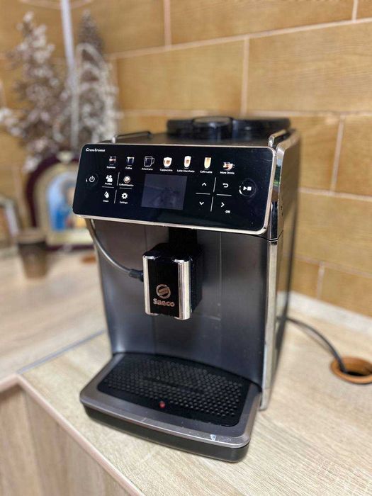 Продам кавову машинку, кавоварку Saeco, Delonghi