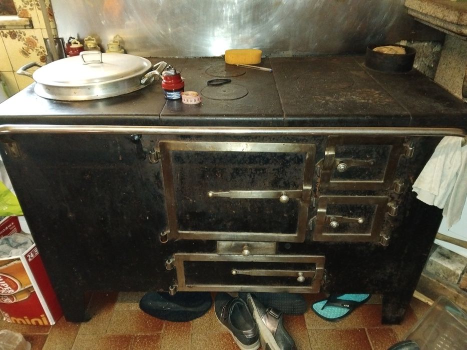 Fogão a lenha com panela