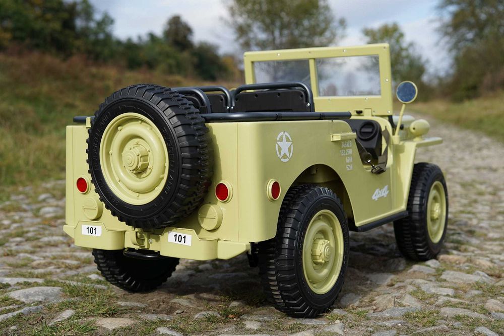 WOJSKOWY JEEP 24V 800W 4x4 Retro Elektryczny Auto Akumulator 3 DZIECI