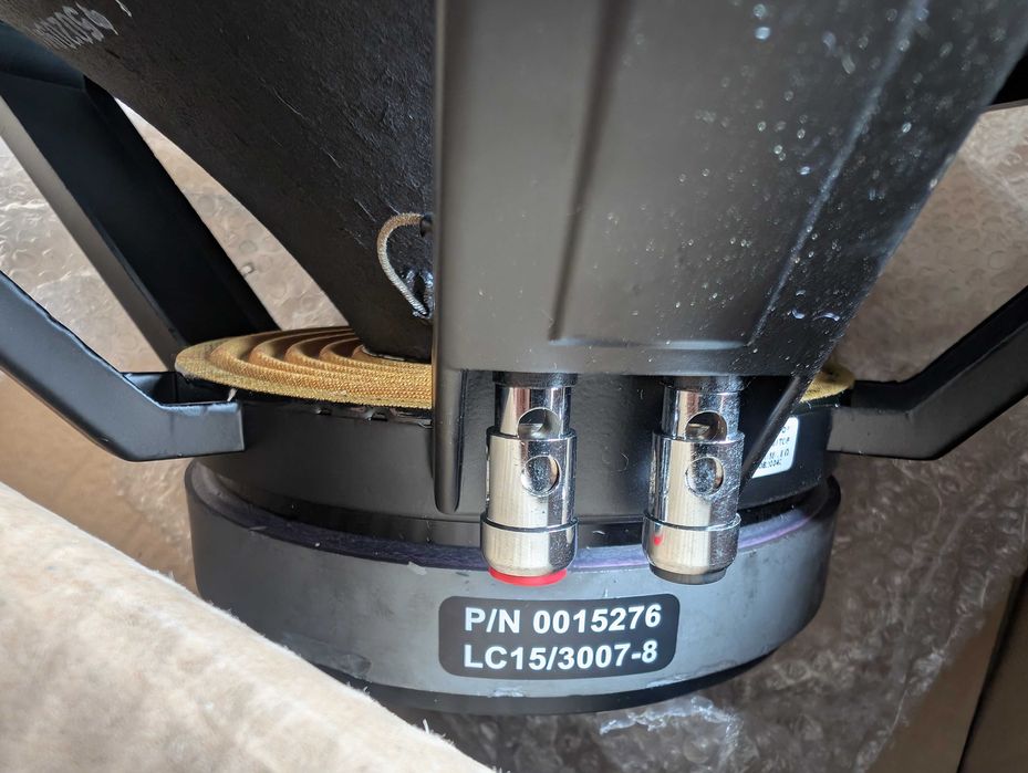 Głośnik subniskotonowy 1200W LC15/3007-8 - uszkodzony